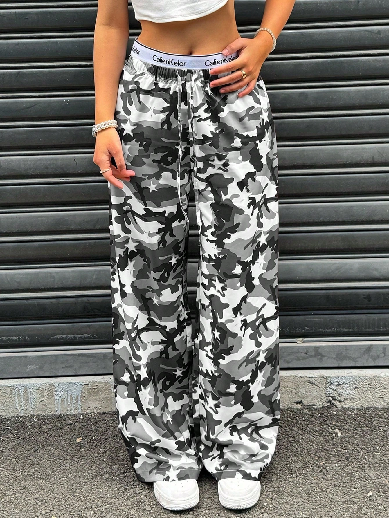 Low-Rise Camouflage Straight-Leg Pants 940315264143